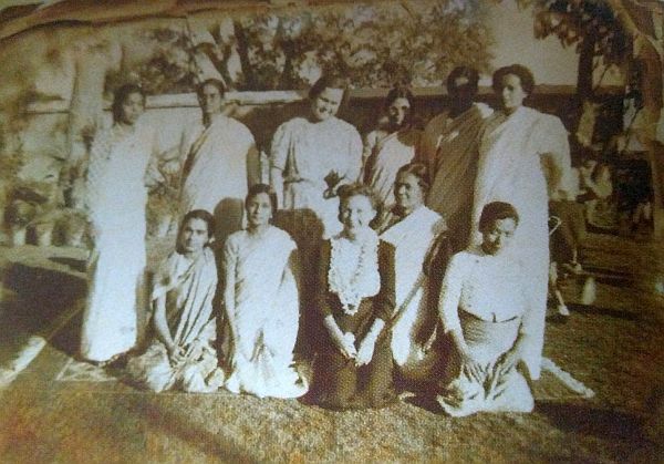 Maharani Gayatri Devi Girls School The Beginnings India Of The Past